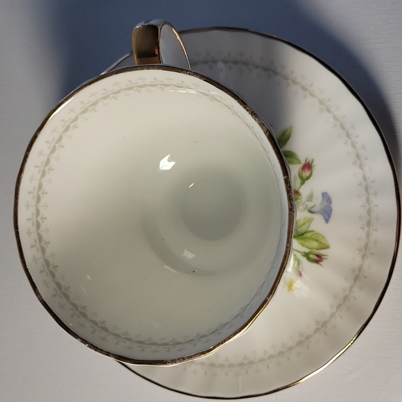 Royal Duchess bone China teacup and saucer made in England - Picture 3 of 6